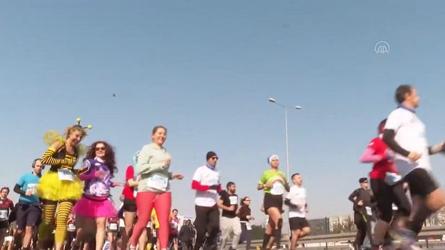 N Kolay 17. İstanbul Yarı Maratonu koşuldu смотреть онлайн