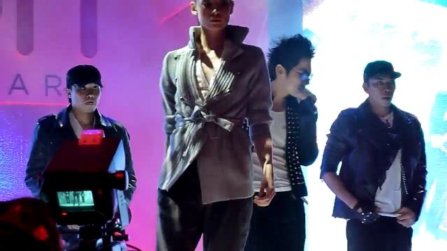 Van Ness Wu @ ION Fashion Concert - Soldier смотреть онлайн