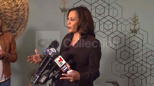 Kamala Harris calls on president Trump to release Ukraine call transcripts смотреть онлайн