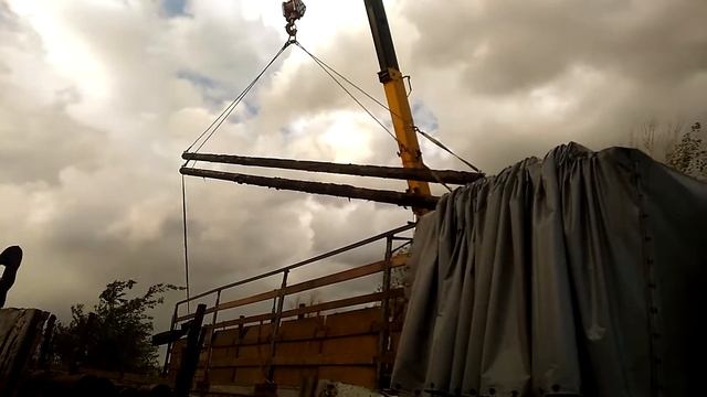 Погрузка краном 219 трубы в прицеп длинномера смотреть онлайн