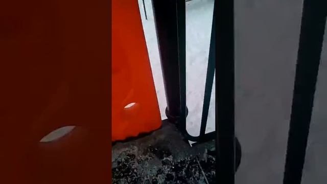 Катаемся с друзьями на горке