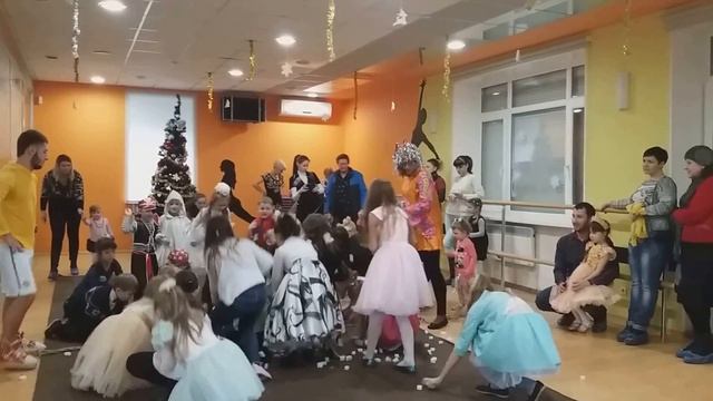 Фитнес Клуб "Формула" Утренник №16 смотреть онлайн