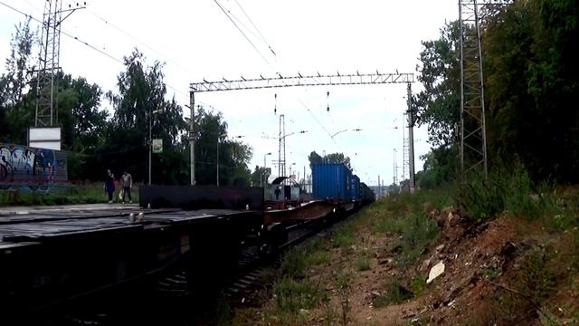 Электропоезд ЭД4М-0403 «РЭКС» и электровоз ВЛ11-069Б/083 с грузовым поездом смотреть онлайн