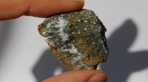Что за металл в камне? Драгоценные камни. ЗОЛОТО ИЛИ МЕДЬ