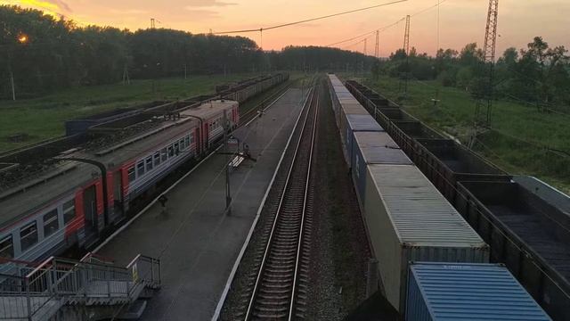 Поезда. Прибытие электрички на ст. Сан-Донато (направление на Нижний Тагил) смотреть онлайн