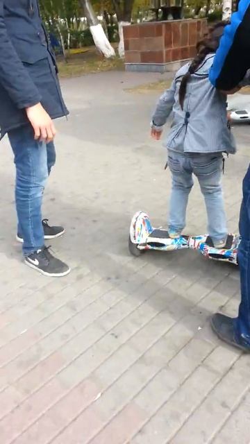 первый раза катяемся на ГИРОСКУТЕРЕ