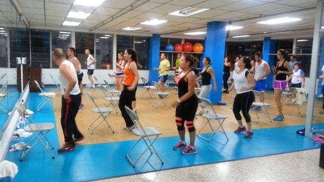 Zumba Sentao con Yoar Briceño en San José Fitness смотреть онлайн
