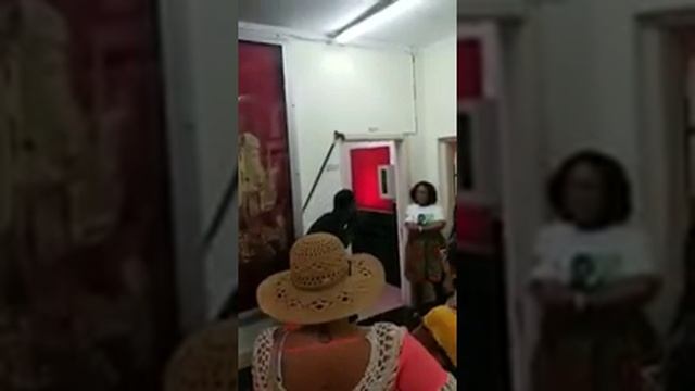 Dr Umar Johnson and Tour Guide friendly exchange #Panafricanism смотреть онлайн