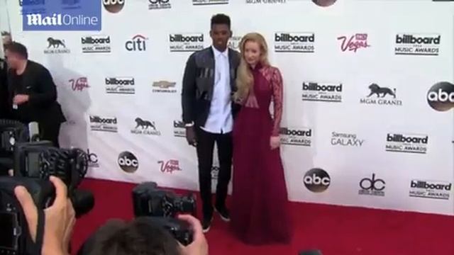 Iggy Azalea one the red carpet with... смотреть онлайн
