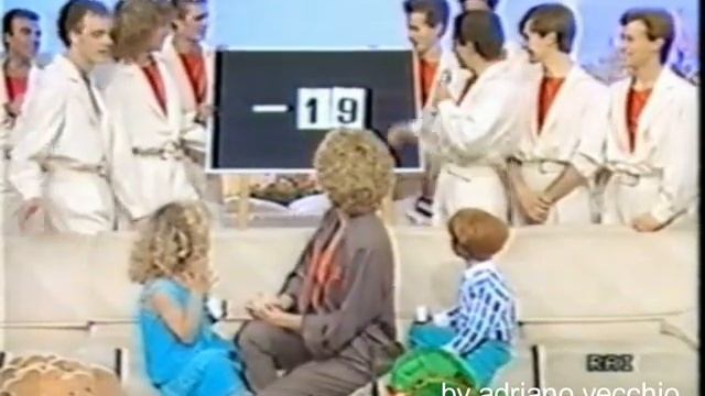 Pronto Chi Gioca? 1985/86 SPEZZONI 14^ PARTE D. Lurio e A. Martines. Enrica, Magalli e Don смотреть онлайн