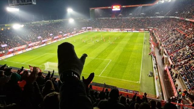 [De sfeeractie, Ugalde met een dubbelslag en Eleonora] Sfeerverslag FC Twente - AZ vanaf de tribun смотреть онлайн