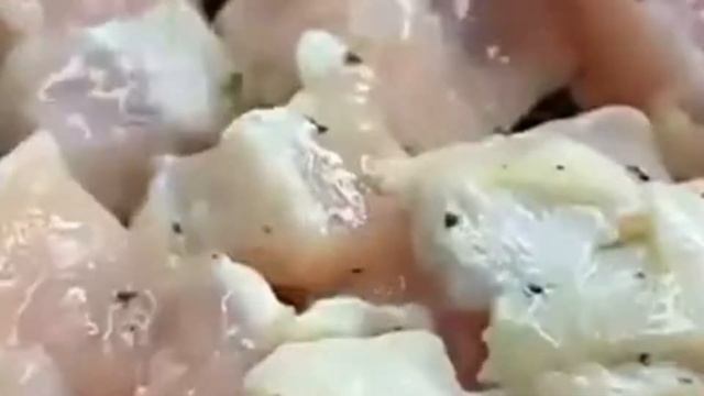 Это рецепт подсмотрела у соседке и очень вкусно получилось. Курочка по-двински. смотреть онлайн