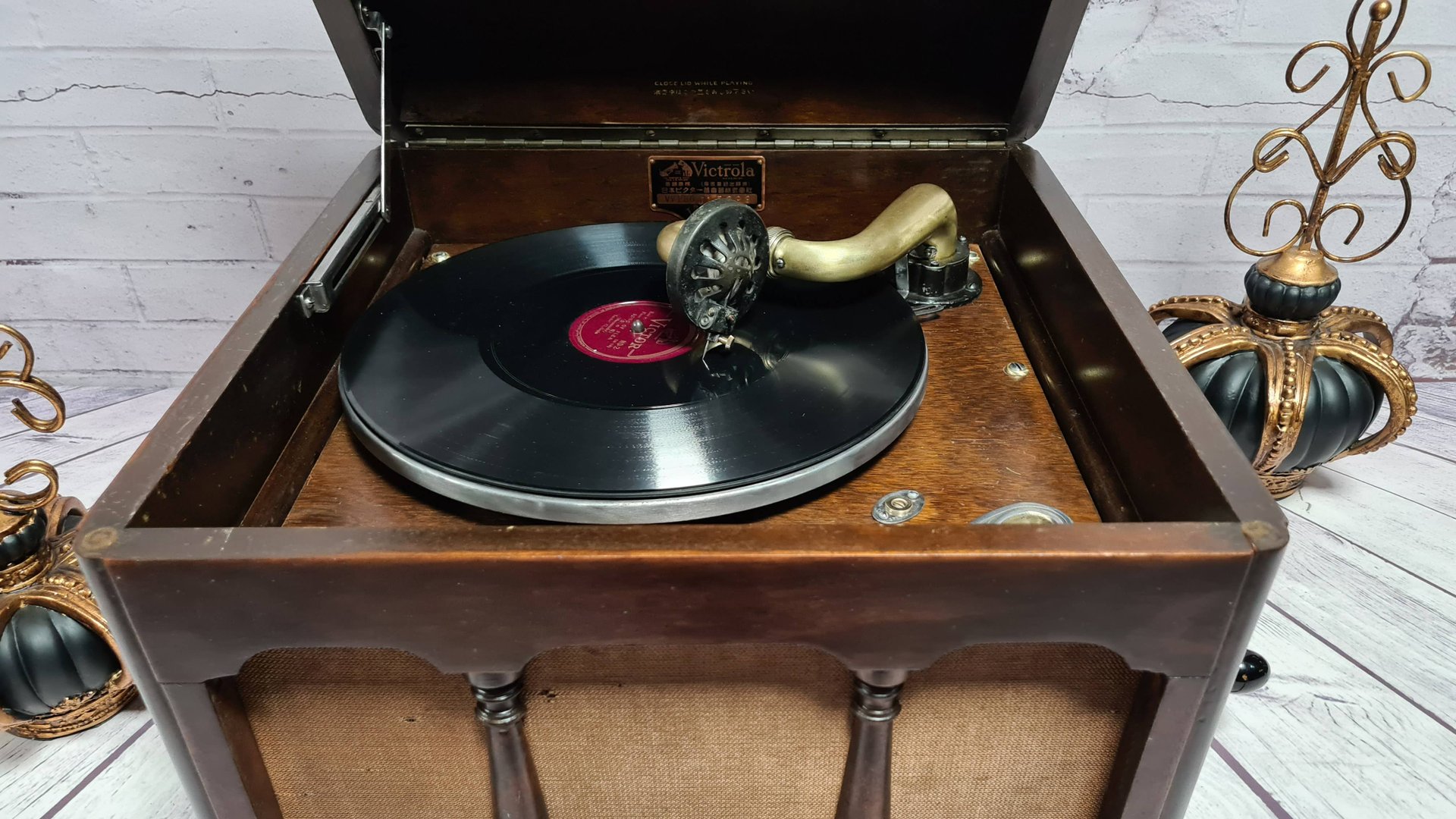 Граммофон, патефон кабинетный Victrola Victor VV1-80 смотреть онлайн