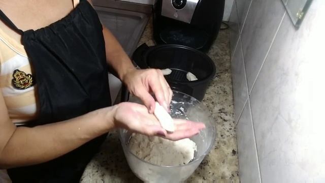 COMO FAZER BISCOITO FRITO DE POLVILHO NA FRITADEIRA ELÉTRICA AIRFRYER смотреть онлайн