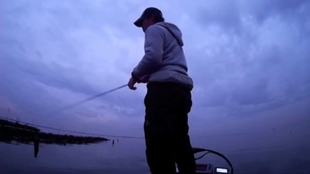 冬の霞ヶ浦をヴァルナSPEC2 110 SFで釣る 2016.12 KFG 松村 寛 смотреть онлайн