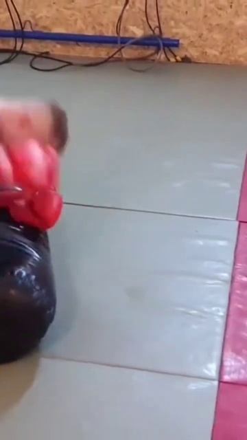 Силу пытаю, пенёк разбиваю смотреть онлайн