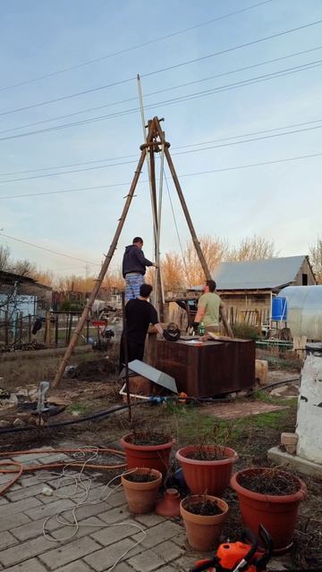Два дня активных работ. Будет на даче новая скважина и новый насос для полива!)) смотреть онлайн