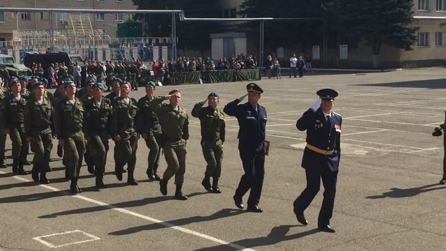 К торжественному маршу