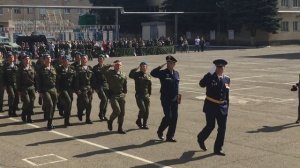К торжественному маршу
