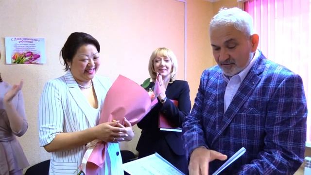 В Невельске чествовали социальных работников смотреть онлайн
