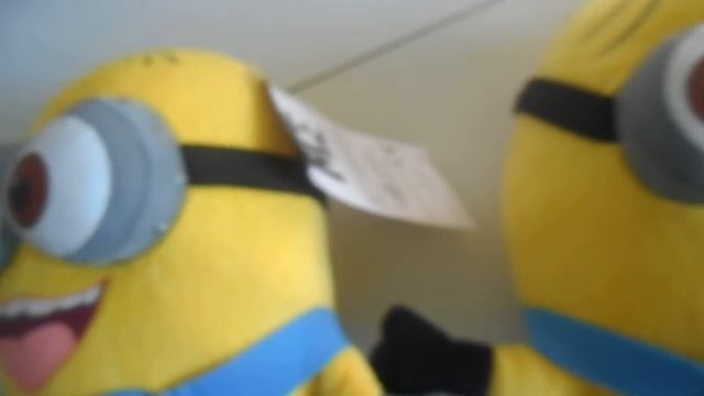 Видео обзор плюшевого миньона 23-25 см, Стюарт, Джордж, Дейв смотреть онлайн