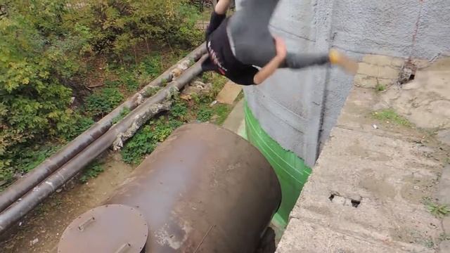 Один день из тренировок Сида(L!vE)(parkour,feerun,workout,freestyle bar) смотреть онлайн