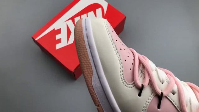 Nike SB Dunk Low"Milk White/Pink/Smile" смотреть онлайн