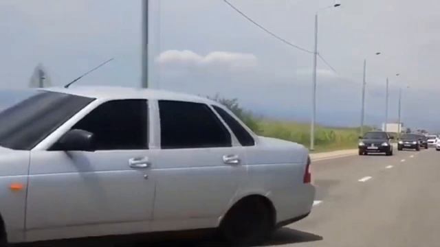 Ногами Зубами Губами Руками Ушами смотреть онлайн