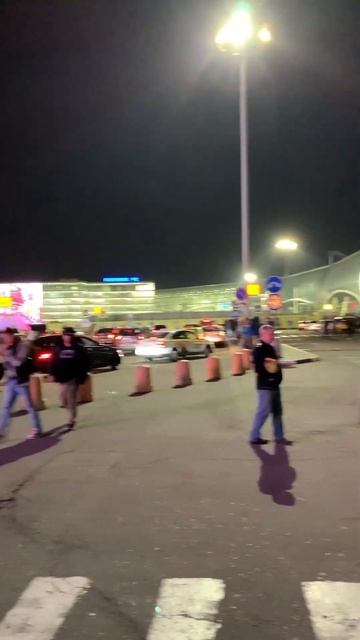 Автобус Аэроэкспресс 1185: Аэропорт Домодедово - Метро Домодедовская. Стоимость проезда 250 руб.