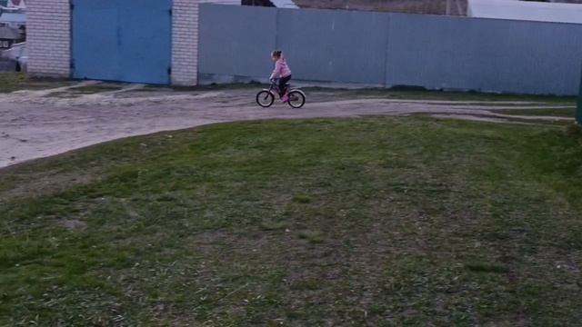 Я катаюсь на велосипеде. смотреть онлайн