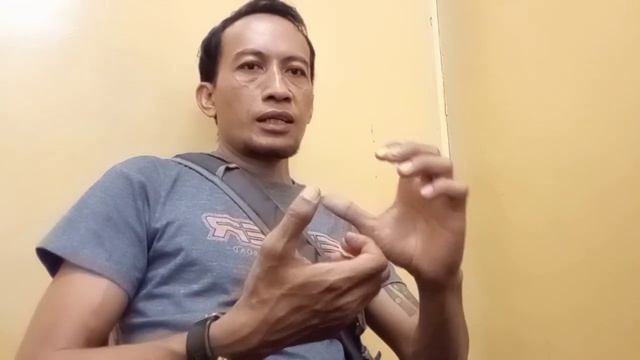 Dampak kesehatan ayam saat mandi tanah atau pasir di musim penghujan.@Sukachanel смотреть онлайн