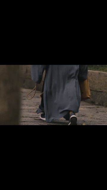 “你还年轻，我希望你能走过山山水水，飘摇，自在的活着，自由或庄重，你当像鸟飞往你的山。” смотреть онлайн