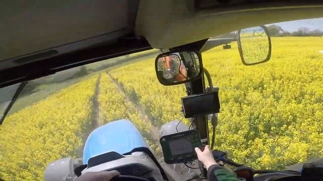 Little New Holland at it again,Spraying with Amazone UX3200 sprayer!!! смотреть онлайн