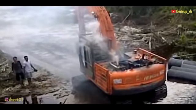 EXCAVATOR on fire - accident #shorts смотреть онлайн