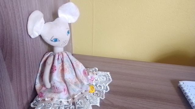 "Женские прихоти " с @knittingbyValentynaRomanchuk . Май. 5 брелочков Жабок, Котик и кукла Энн. смотреть онлайн