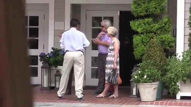 The lead singer of the British band Arctic Monkeys Alex Turner stands with his parent смотреть онлайн