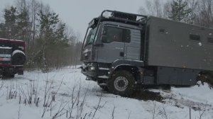 Урал вытаскивает Man. Два автодома в тверском лесу. ч.2