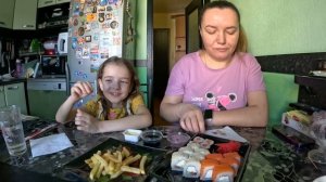 Роллы, картошка фри. Мукбанг с Лизой