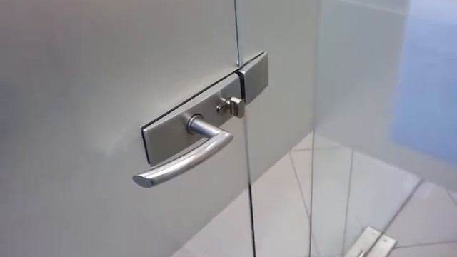 Ижевск, улица Ленина. Опасность вкладчикам. Отсутствие замка в кассе БЫСТРОБАНКА. смотреть онлайн