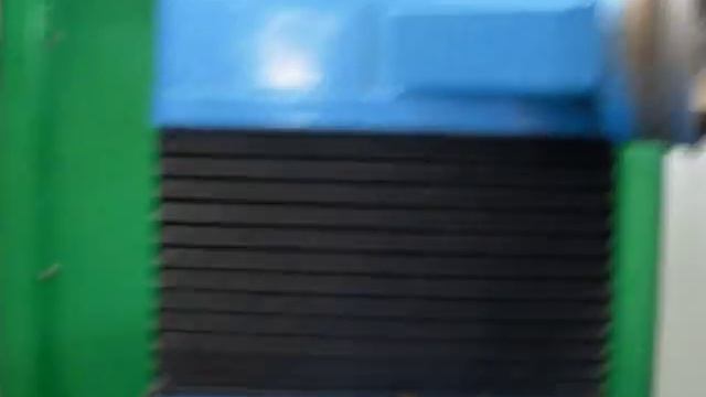 Rectifieuse plane hydraulique ''LIP'' type PLH 300 en fonctionnement смотреть онлайн