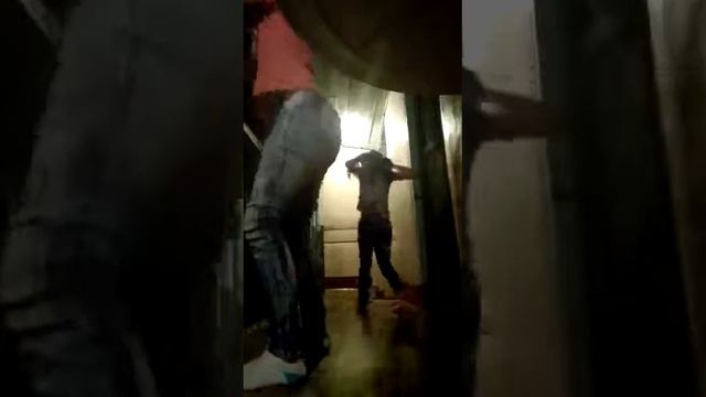 Jaja bailando la coreografia de aronchupa y albatroz смотреть онлайн