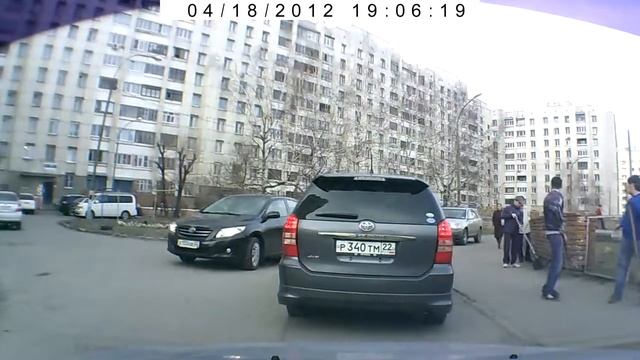 лопатой по машине чуть не....avi смотреть онлайн