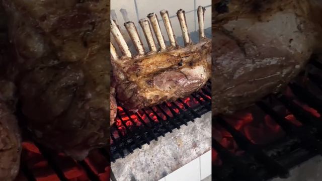 приготовление стейка на мангале 🥩🥩 смотреть онлайн