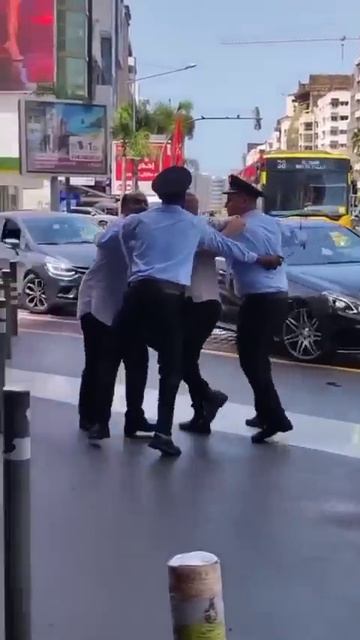 شجار لممثل رفيق بوبكر وسعيد الناصري في الشارع العام 😯