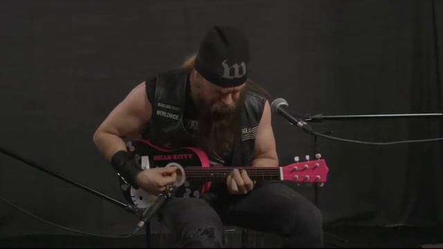 × Zakk Wylde Plays Black Sabbath on Hello Kitty Mini-Guitar смотреть онлайн