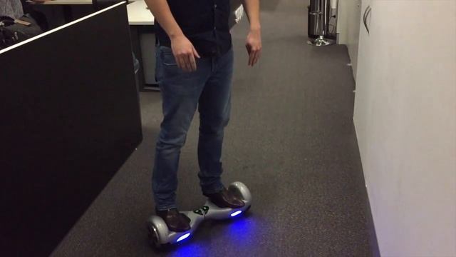 Testing The Gyrotech O-Chic 'Hoverboard' смотреть онлайн