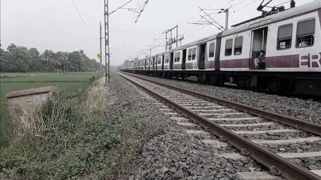 Katwa to Badel purple & white colored 12 coach EMU local train accelerating speedily смотреть онлайн