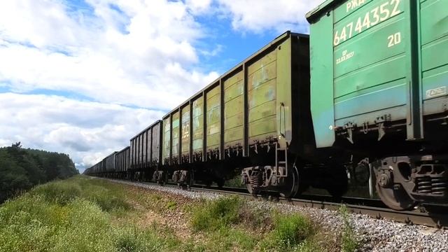 2ТЭ25КМ-0336 с грузовым поездом смотреть онлайн