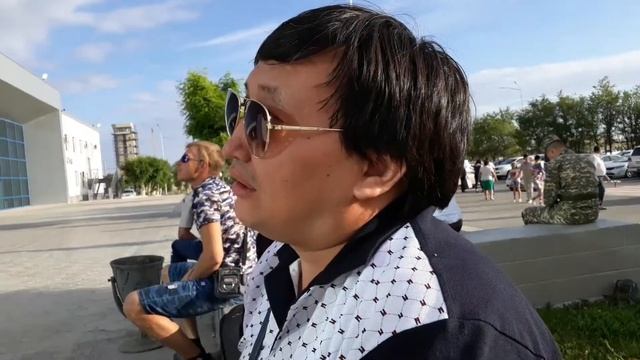 Мухан Омаров батыстық достары ұқсап сөйлегісі келеді