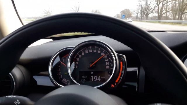 Mini Cooper One Automatik Baujahr 2019 TOP SPEED - 1.5 l 136 ps - 0 auf 200 km/h смотреть онлайн